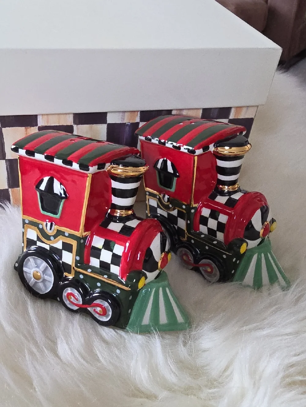 Adorable NWT IOB MacKenzie-Childs Christmas Train Salt & Pepper Set 💚🎄🎅🚄❤️